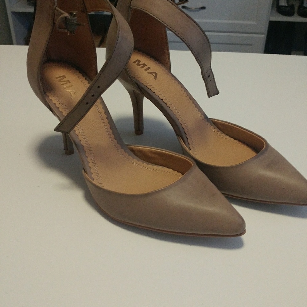 M.I.A pumps.